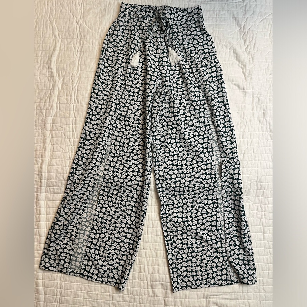 NWOT SHEIN Green floral split leg pants